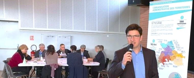 Réunion publique avec des acteurs institutionnels et des collectivités