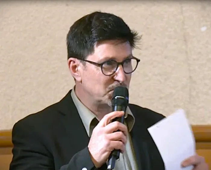 Portrait de Bruno Canredon en situation professionnelle